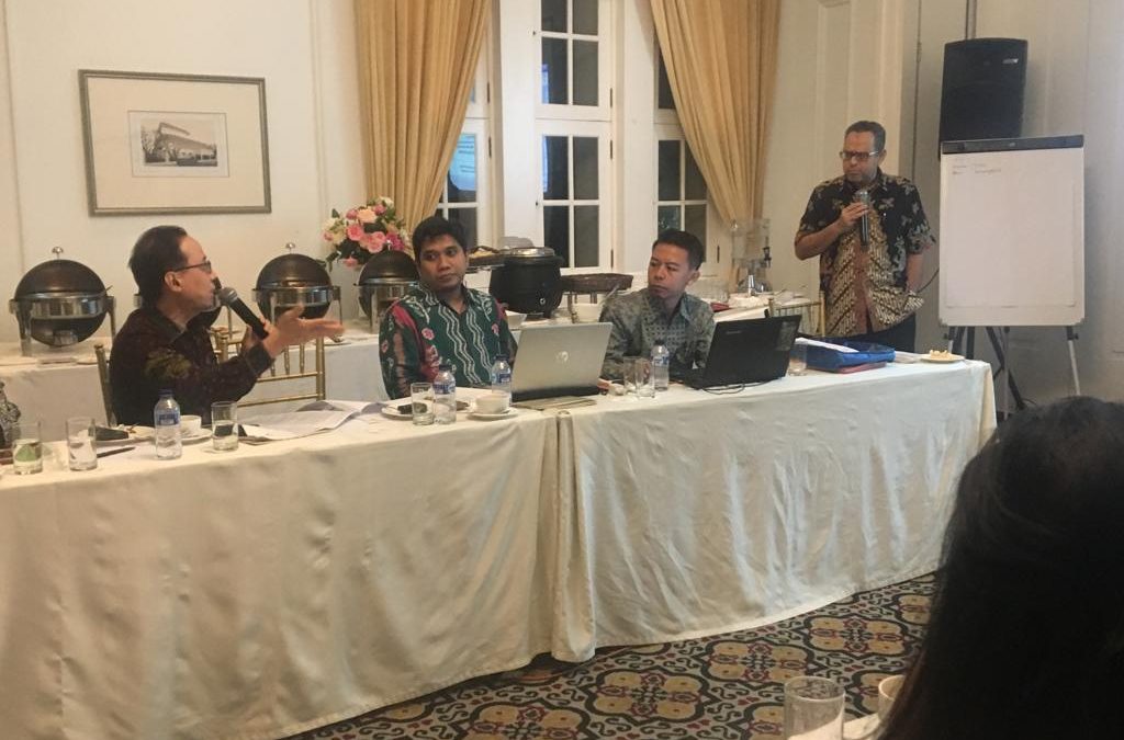 Menjadi Ketua Tim Tenaga Ahli & Asesor Proses Seleksi Direktur Eksekutif & Lima Direktur Komite Nasional Keuangan Syariah